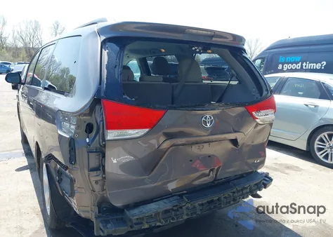 2013 Toyota Sienna Le from USA, damaged, VIN 5TDKK3DC1DS308855